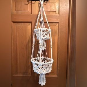 Macramé plant hanger